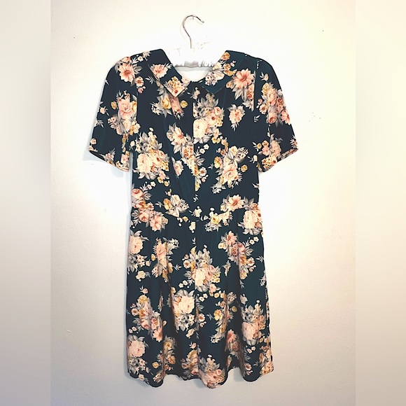 || FLORAL MINI DRESS || - Picture 2 of 4